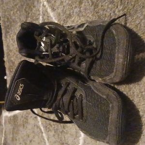 ASICS wrestling shoes,5,black and white